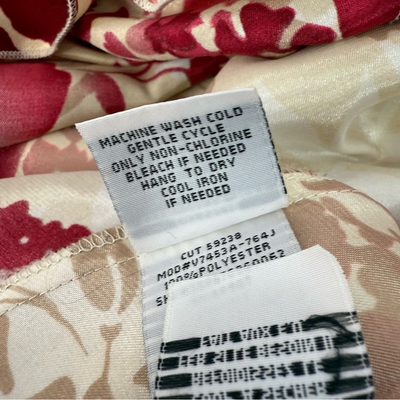 Le chateau skirt fairy hem Floral Satin Asymmetrical Skirt - Cream and Red - Picture 9 of 10